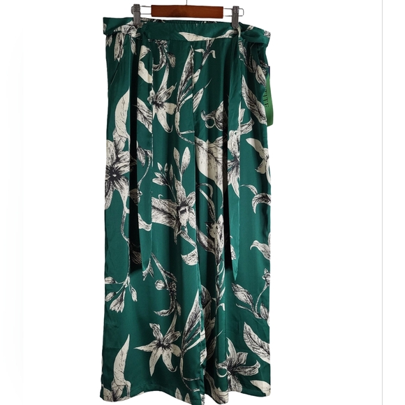 Lark + Grey Pants - Floral Wide Leg Pants - Green